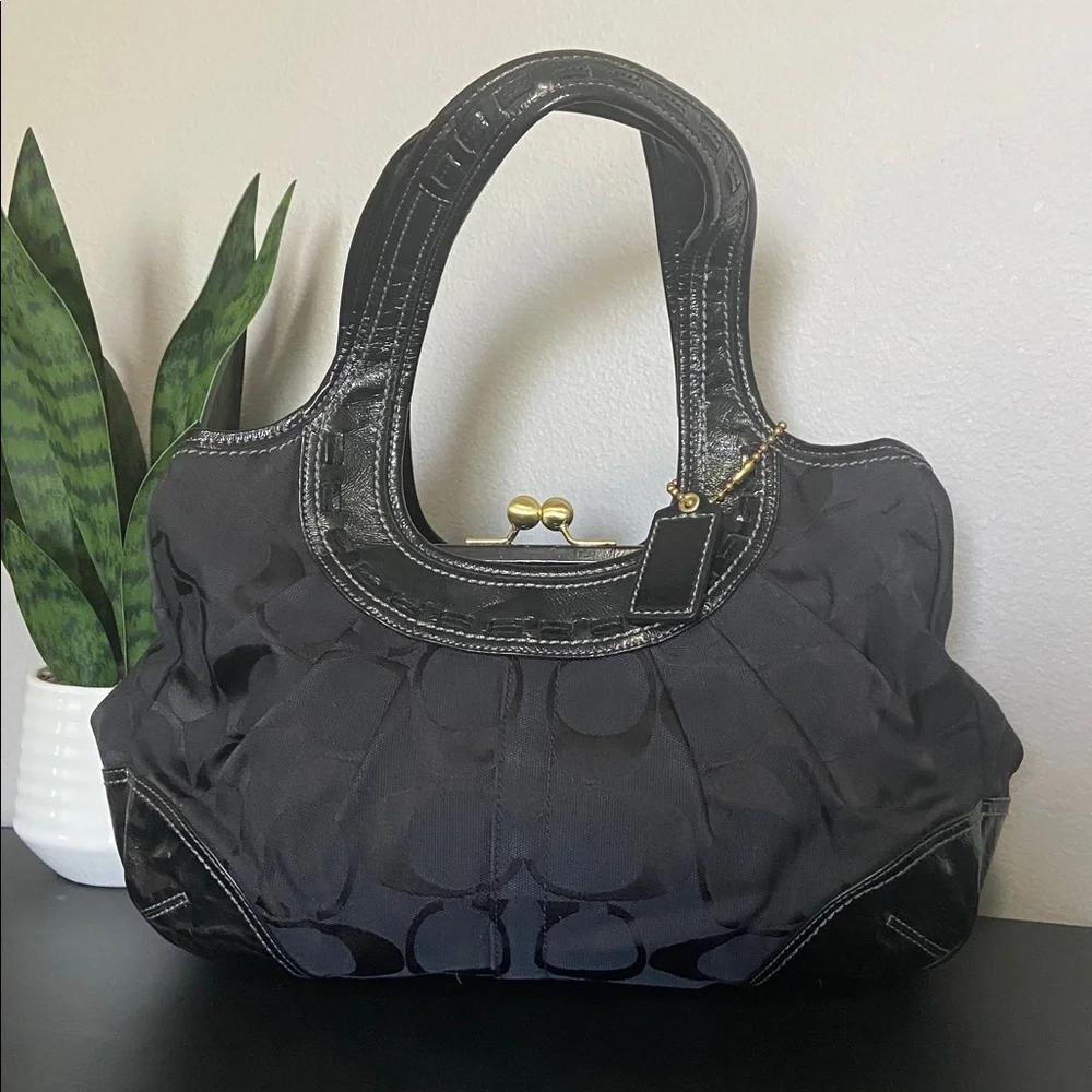 Pristine COACH Classic Black Signature Canvas Ergo Bag with Kiss-lock closure - Picture 4 of 15